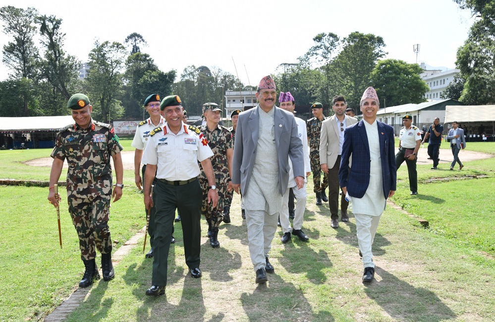 उच्च मनोबलका साथ अविचलित रूपमा समर्पित रहन रक्षा मन्त्रीको सेनालाई निर्देशन