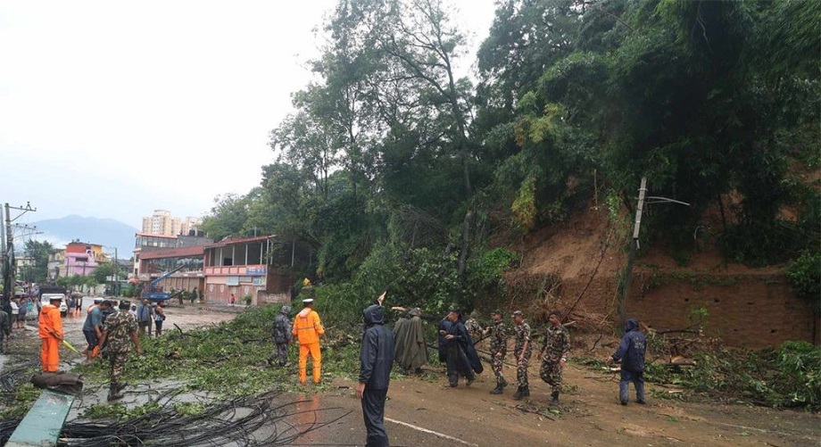 ललितपुरको दक्षिणी भेग सडक, विद्युत् र सञ्चार सम्पर्कविहीन