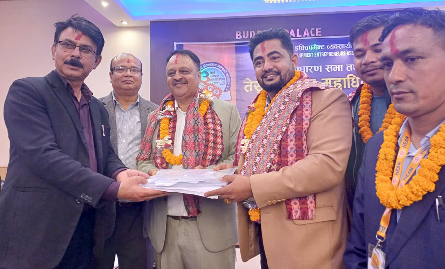 नेपाल हेभी इक्विपेमन्ट व्यवसायी महासंघको अध्यक्षमा  शर्मा निर्वाचित