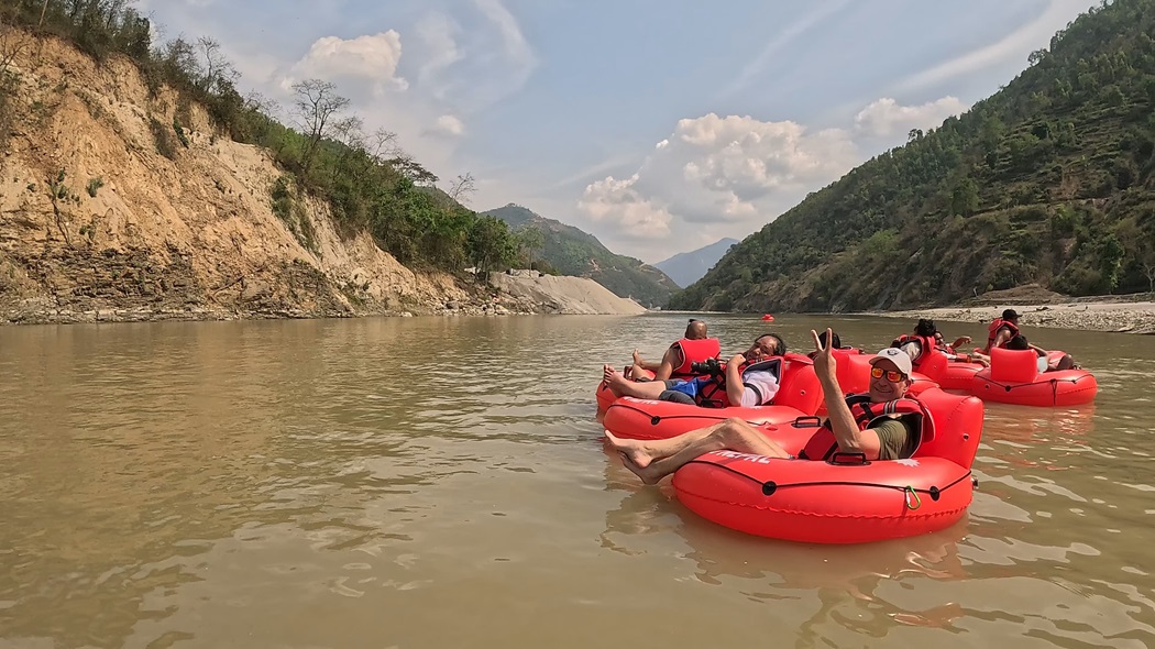 दोलालघाटदेखि पचुवारघाटसम्म नेपालमै पहिलोपटक रिभर ट्यूबिङ सञ्चालनमा