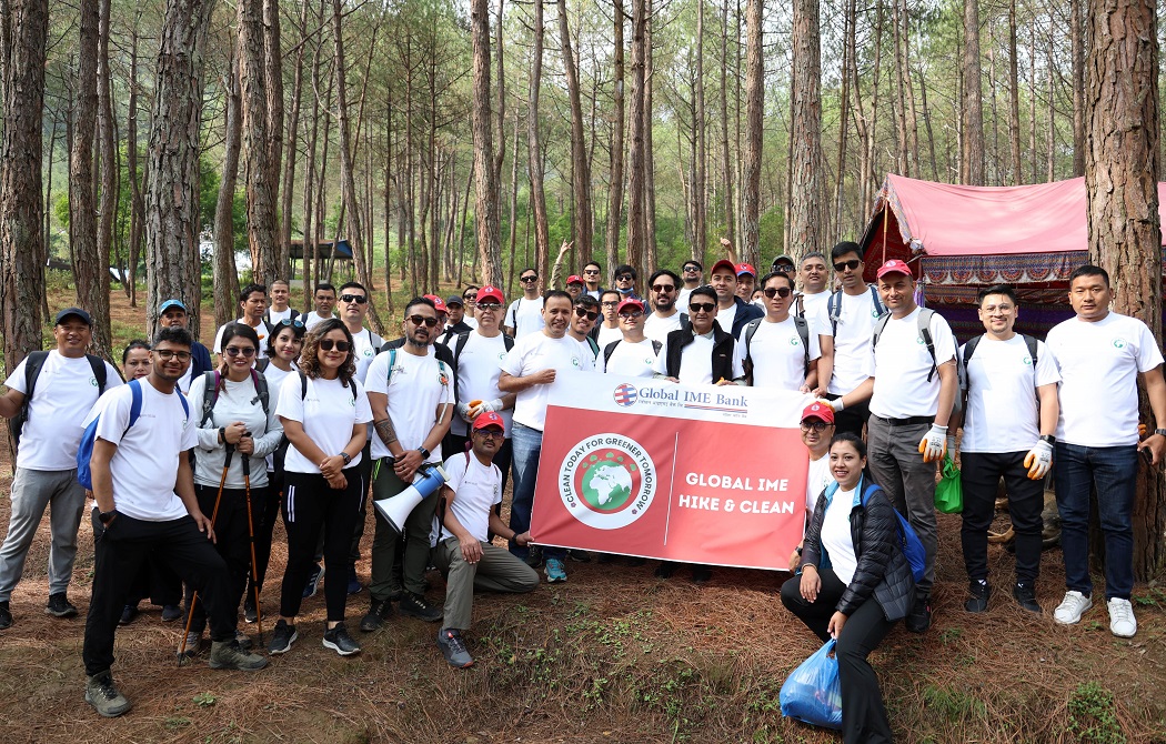ग्लोबल आइएमई बैंकको विश्व वातावरण दिवसको अवसरमा प्लाष्टिक फोहोर संकलनसहित हाइकिङ कार्यक्रम