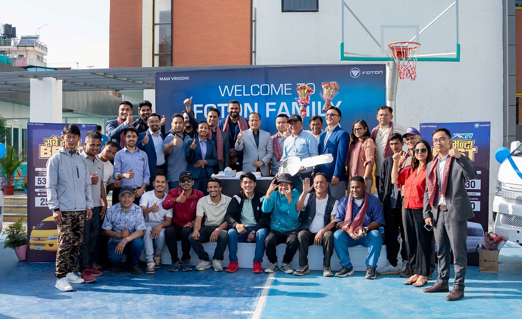 जेभियर इन्टरनेशनल स्कूललाई १३ वटा फोटोन माउन्टेन इभी भ्यान हस्तान्तरण