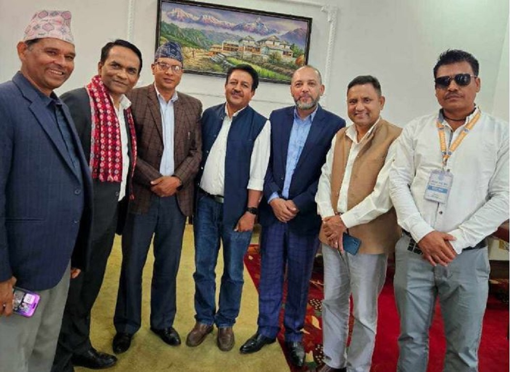 लगानीकर्ताको गभर्नसँग भेट, पूँजी बजारको नीतिगत बाधाहरु फुकाउन माग