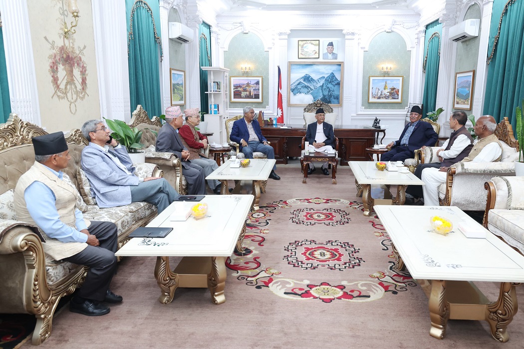 प्रधानमन्त्रीसहित प्रमुख तीन दलका शीर्ष नेताको छलफल जारी