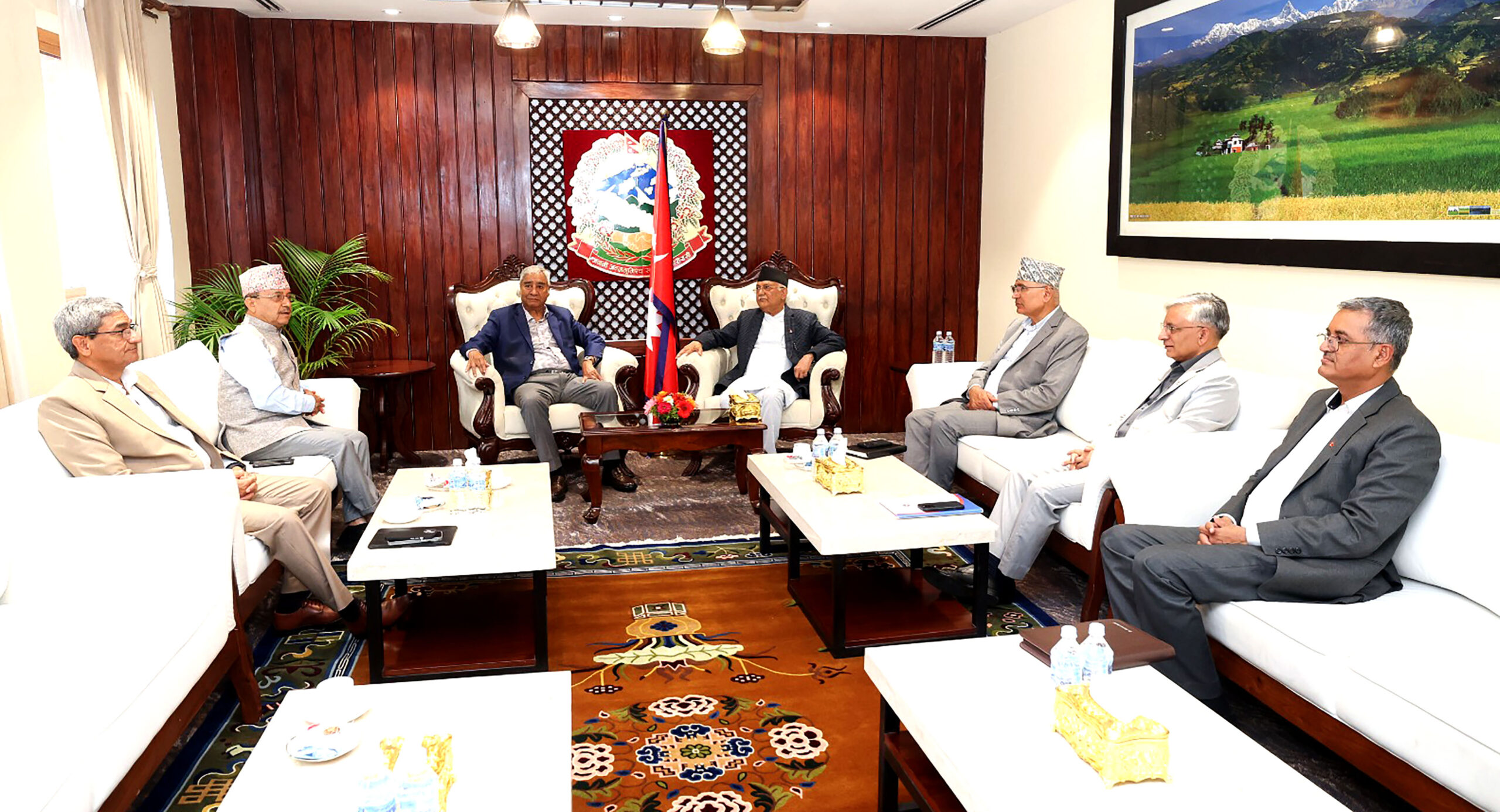 प्रधानमन्त्रीसहित एमाले र कांग्रेसका शीर्षनेताबीच छलफल