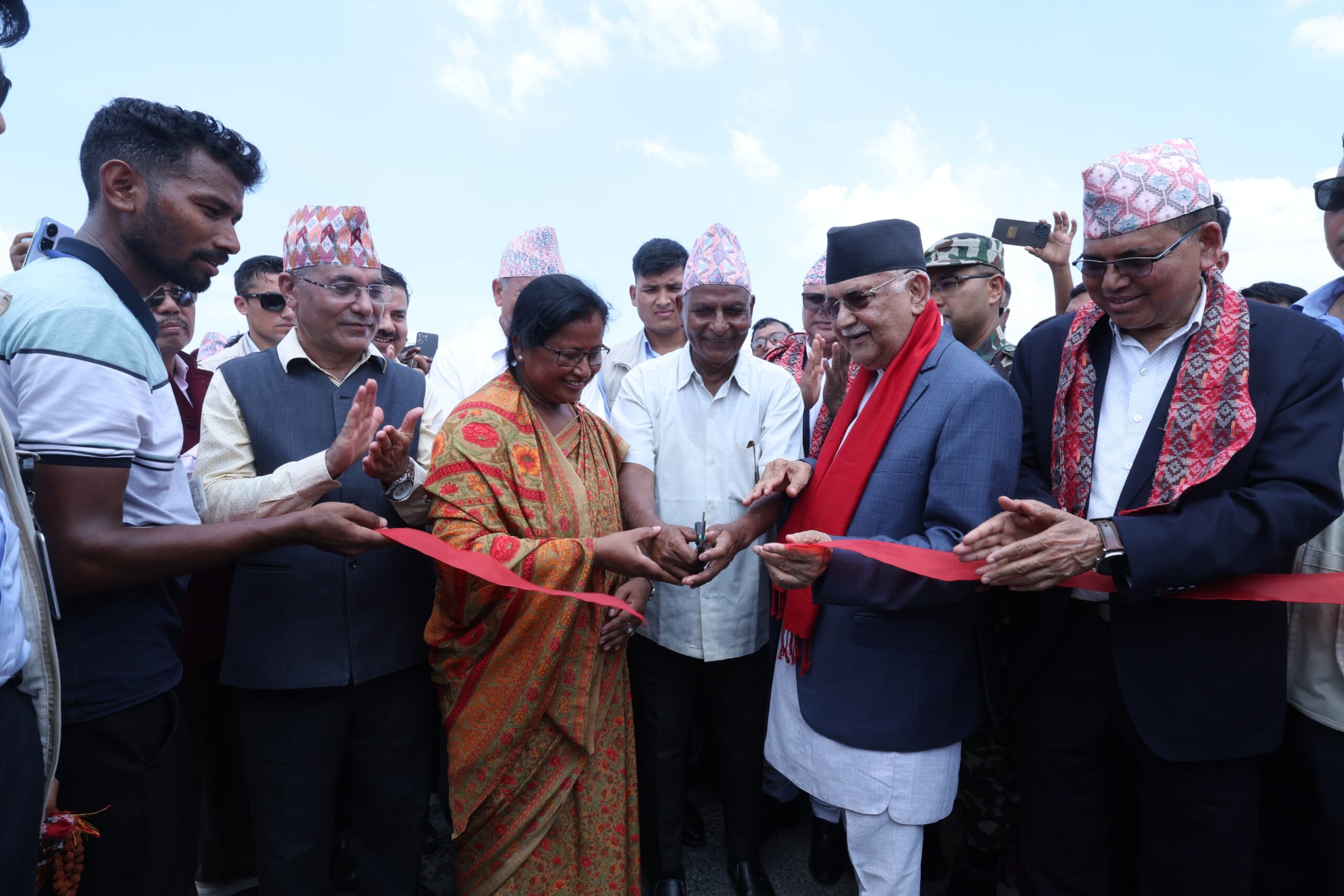 प्रधानमन्त्रीबाट हुलाकी राजमार्गको रतुवा पुल उद्घाटन