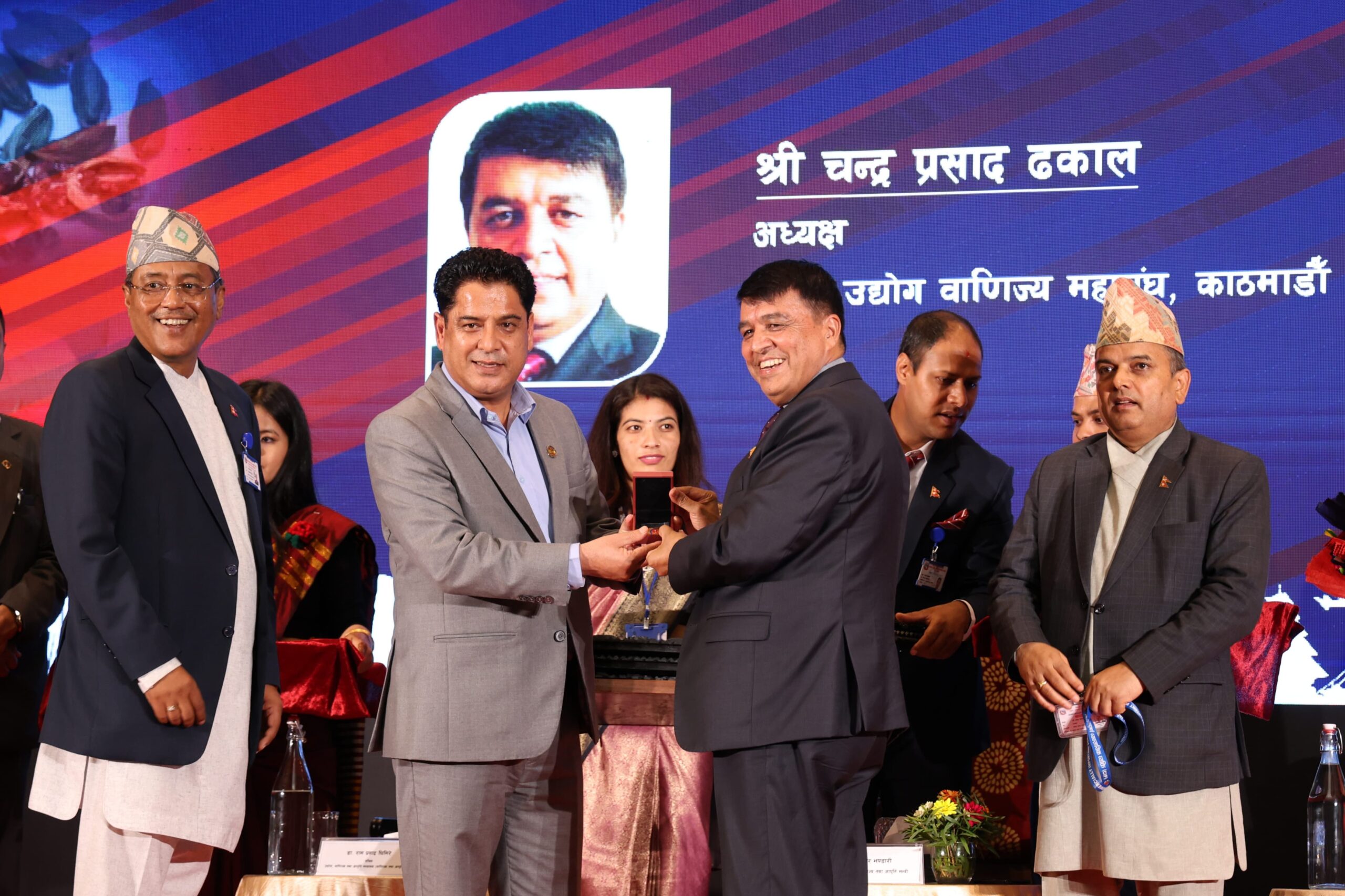 ३० व्यावसायिक कम्पनी तथा संस्थालाई सीआईपी सम्मान, महासंघ अध्यक्ष ढकाललाई मानार्थ सम्मान प्रदान
