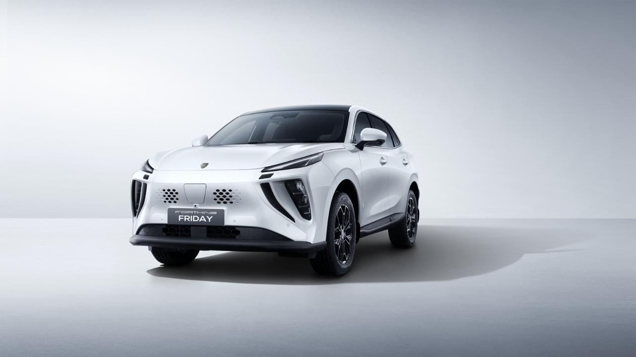 चिनियाँ लग्जरी इभी ‘फोर्थिङ फ्राइडे’ नेपाली बजारमा भित्रिंदै, फुल चार्जमा ४०० किलोमिटर रेन्ज