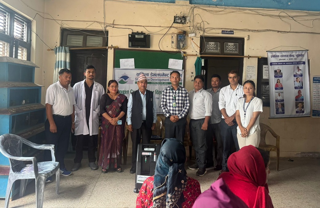 सांग्रिला डेभलपमेन्ट बैंकद्वारा रोल्पाको प्राथमिक स्वास्थ्य केन्द्रलाई अक्सिजन कन्सेन्ट्रेटर हस्तान्तरण