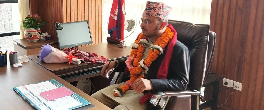 शरद ओझालाई बीमा प्राधिकरणमा हाजिर गर्न नदिनु :अर्थमन्त्रालय