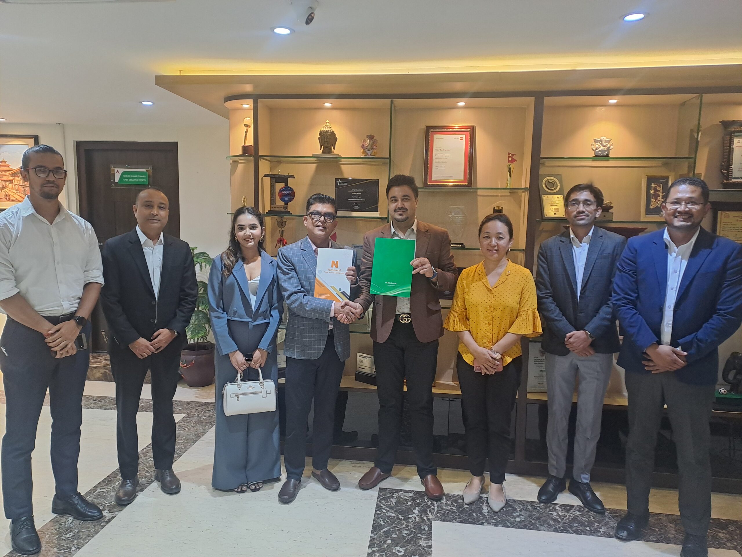 नबिल बैंक र निम्बजबीच अन्तर्राष्ट्रिय डाटा ई–सिम र ड्राइभिङ अनुमतिपत्रका लागि सम्झौता