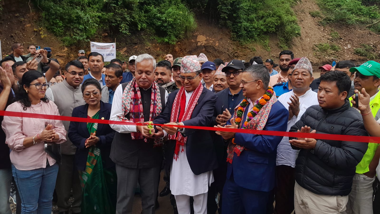 भौतिक पूर्वाधारमन्त्रीद्वारा बेलिब्रिज उद्घाटन