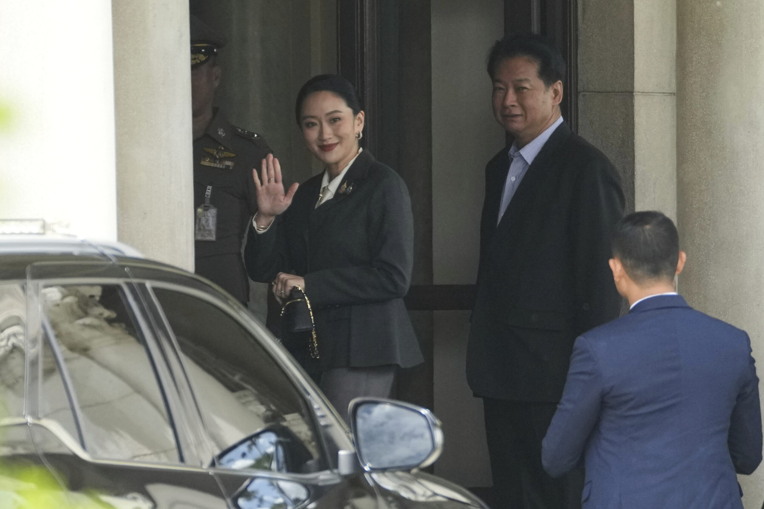 थाई अदालतद्वारा प्रधानमन्त्री पेटोङटार्न बर्खास्त