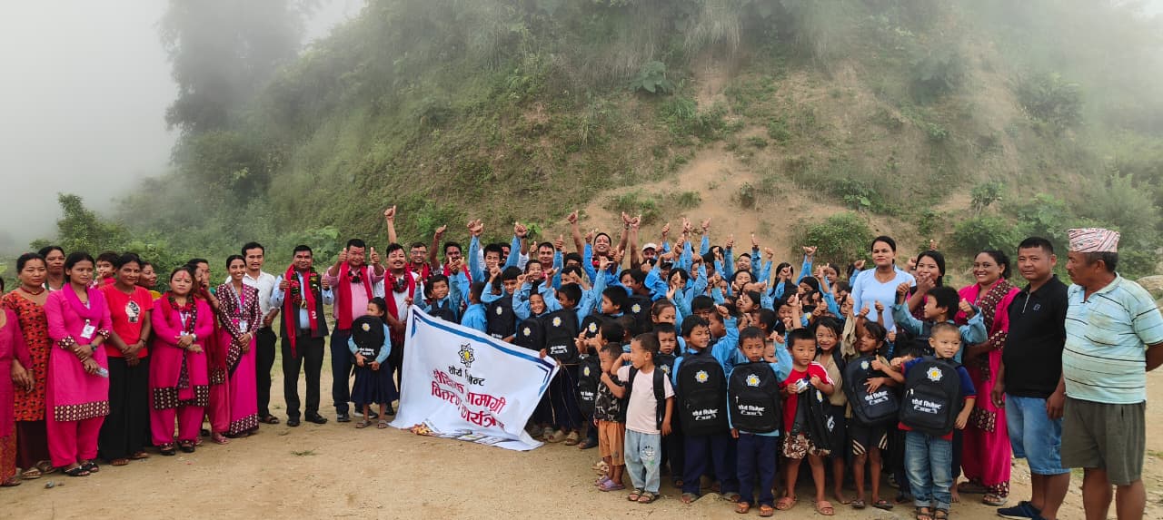 उदयपुर जिल्लाका विद्यालयहरूमा शौर्य सिमेन्टद्वारा शैक्षिक सामग्री वितरण, ४५० विद्यार्थी लाभान्वित