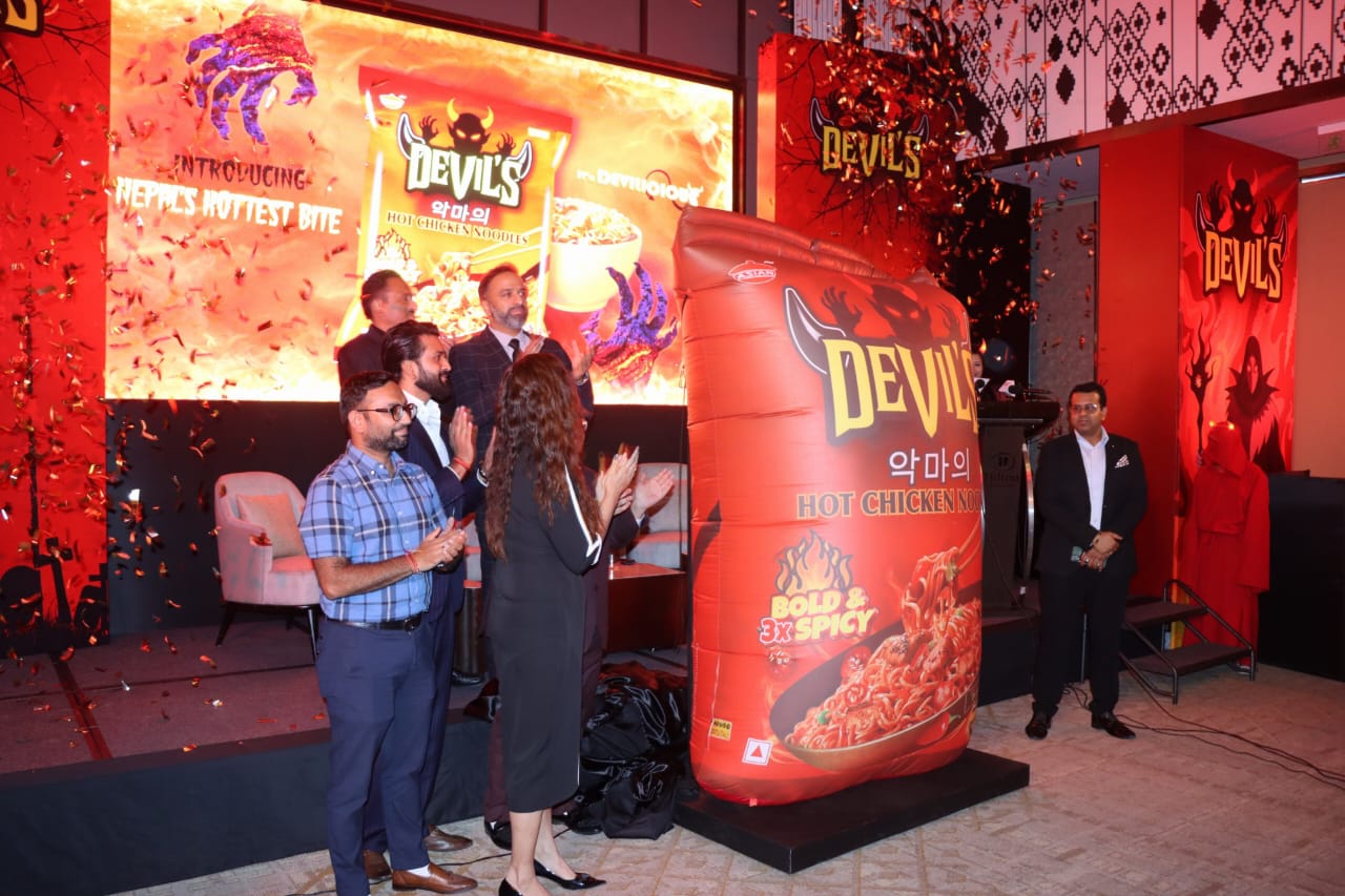 एशियन थाई फुुड्सको डेभिल्स हट चिकेन नुुडल्स सार्वजानिक