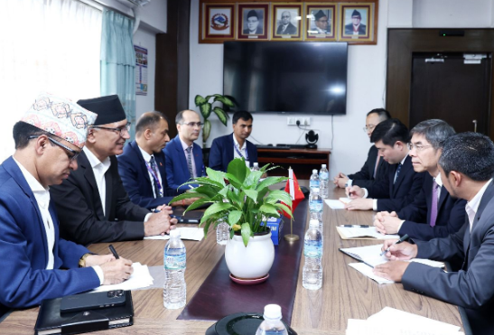 अर्थमन्त्री पौडेल र चीनका उपमन्त्री लिजुनबीच शिष्टाचार भेट