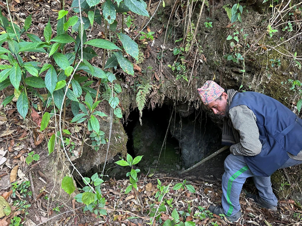 महाशिलावासीद्वारा फलामखानी उत्खनन् गर्न माग