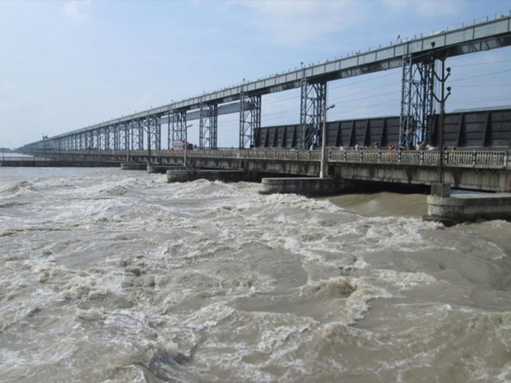 महाकालीमा पानीको प्रवाह बढेपछि सवारी सञ्चालनमा रोक