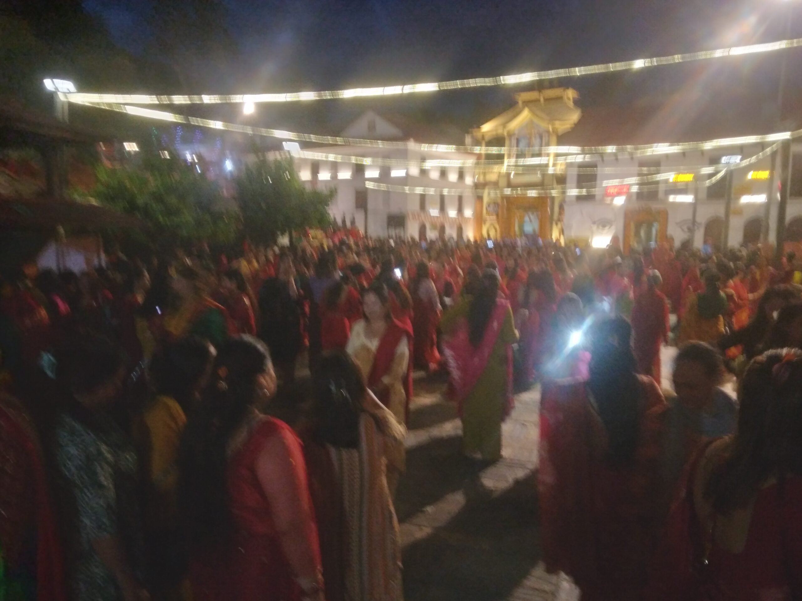 आज तीज  : पशुपतिनाथलगायत देशभरका शिवालयमा दर्शनार्थिको भिड