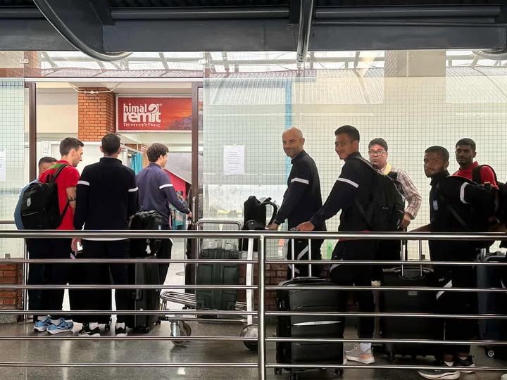  बंगलादेशी राष्ट्रिय फुटबल टिम फर्किँदै