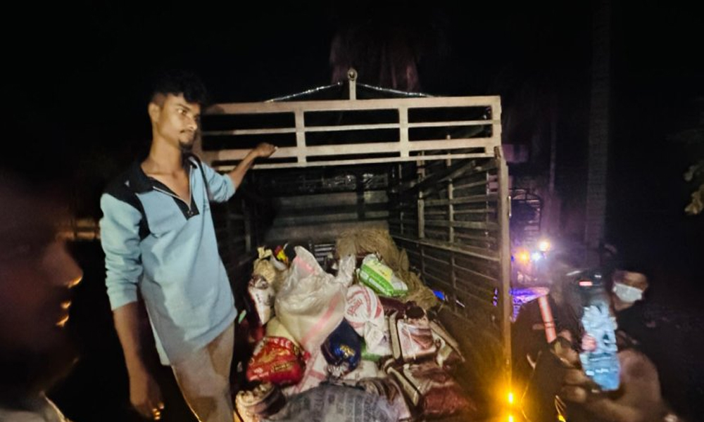 फिर्ता हुन थाल्यो लुटिएका चामल र चिनी