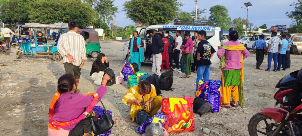 सुदूरपश्चिममा चाडपर्व छोडेर काम खोज्न भारत