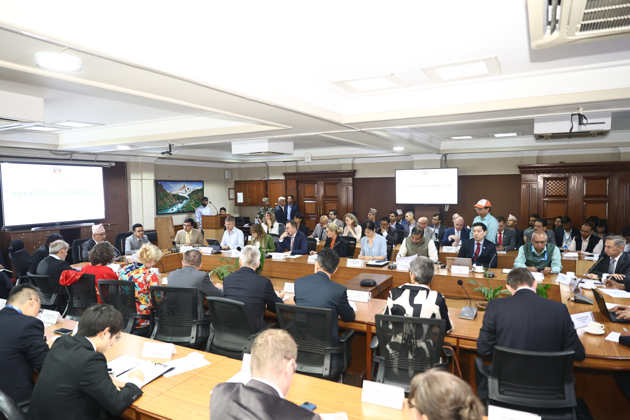 अर्थ मन्त्रालयमा स्थानीय दातृ निकायका प्रमुखहरुसँग बैठक सम्पन्न