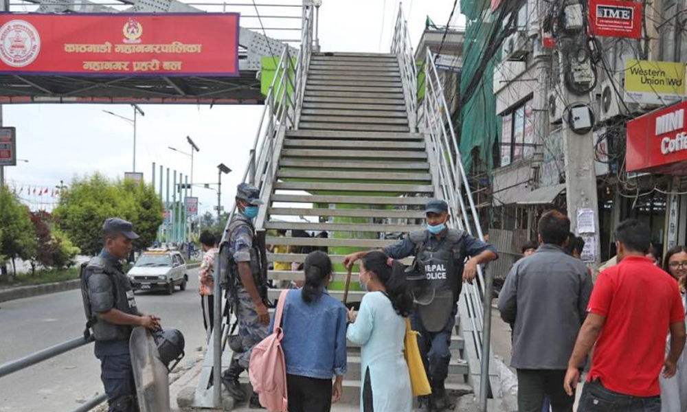 खुकुलो बन्दै कर्फ्यु, सडकमा बढ्यो चहलपहल