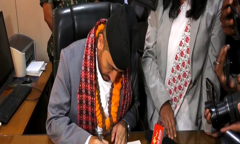 सञ्चारमन्त्री खरेलको पहिलो निर्णय : १० वटा प्रमुख शहरका सार्वजनिक स्थलमा निःशुल्क इन्टरनेट