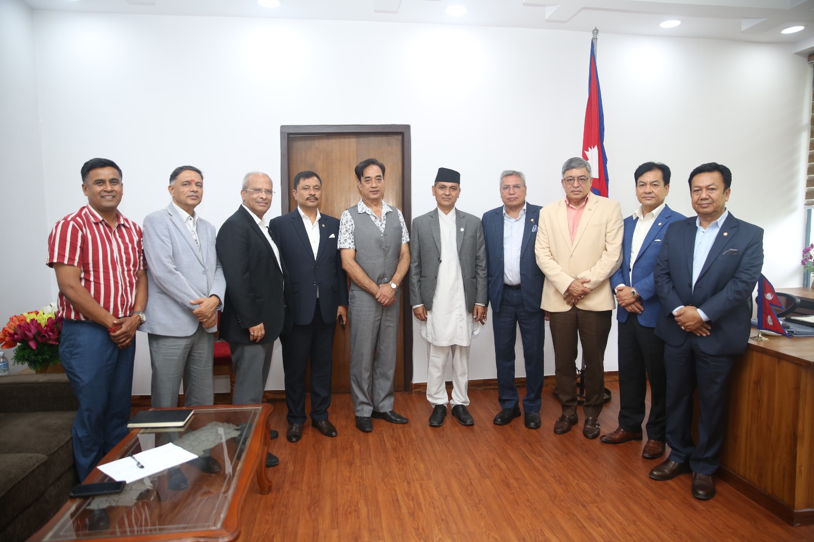 उद्यमी व्यवसायीको मनोवल उकास्नेगरी सुरक्षाको प्रत्याभूति दिलाउन गृहमन्त्री अर्याललाई चेम्बरको आग्रह