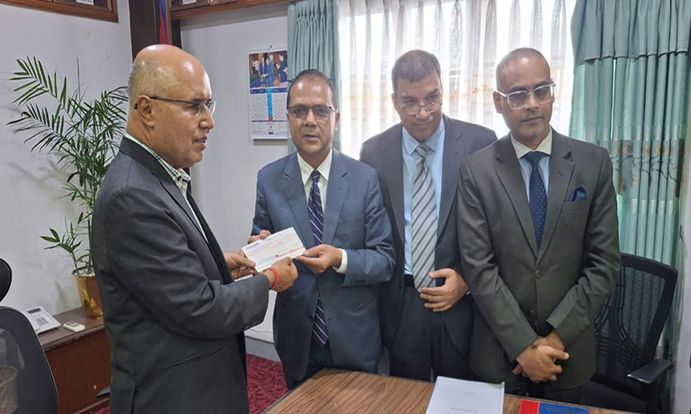 नेपाल इन्फ्रास्ट्रक्चर बैंकले पुनर्निर्माण कोषलाई दियो १ करोड