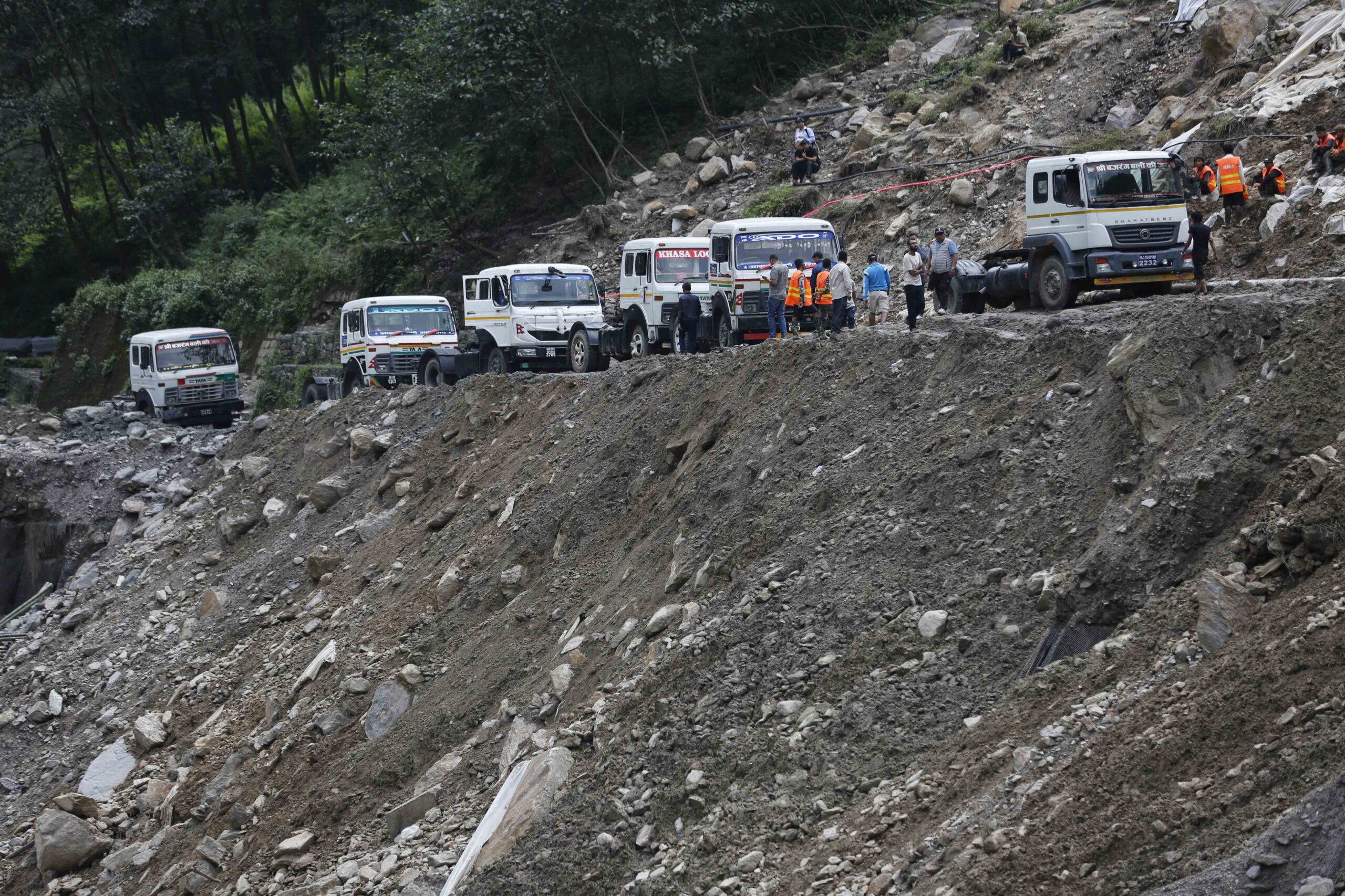अवरुद्ध तातोपानी–कोदारी राजमार्ग खुलेसँगै भन्सार नाकाबाट सामान आयात सुरु