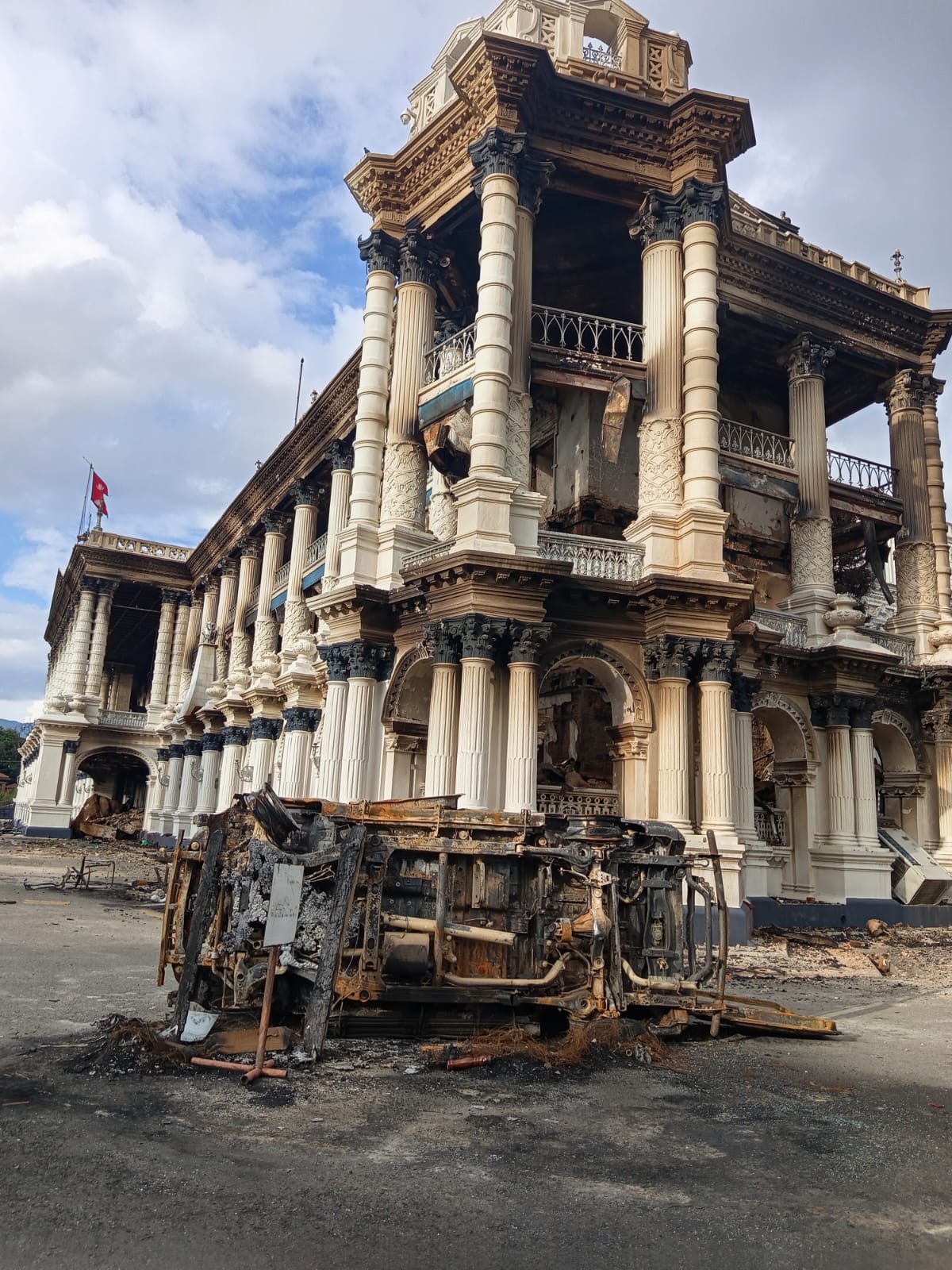 जेनजी प्रदर्शनले थला परेको सिंहदरबार, हेर्नुहोस् तस्बिरमा