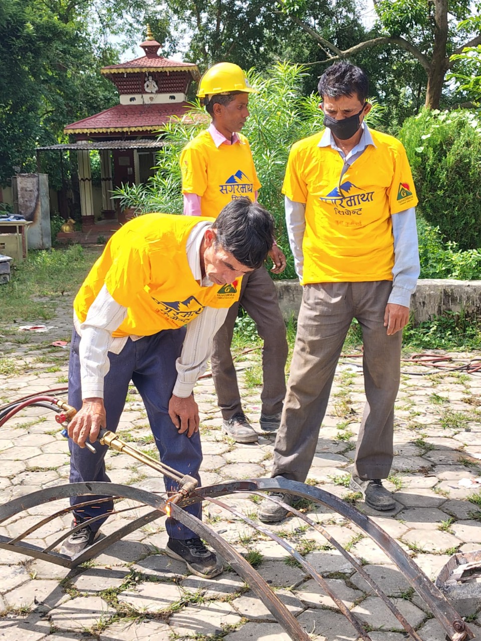 घोराही सिमेन्टद्वारा मालपोत कार्यालयमा सरसफाइ र रङरोगन