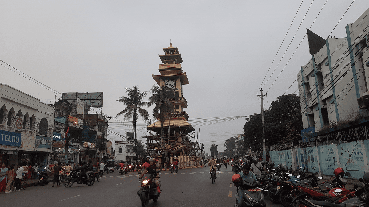 वीरगञ्ज नाका हुँदै तीन महिनामा आठ अर्ब ७० करोडका सवारीसाधन भित्रियो