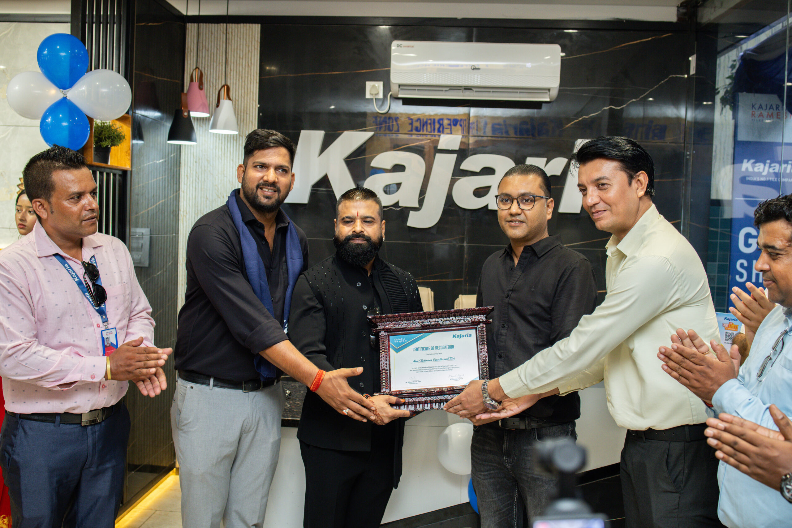 दमकमा कजारियाको नयाँ शोरूमको उद्घाटन