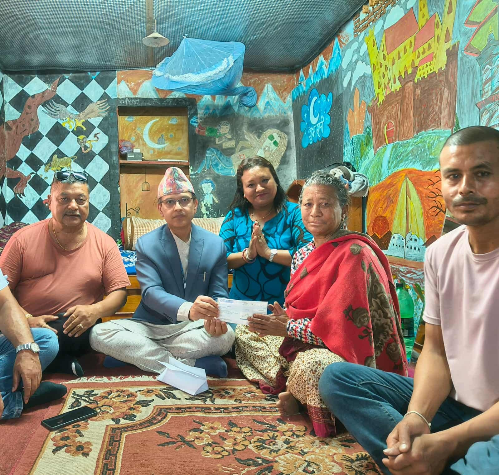 जेनजी आन्दोलनमा मृत्यु भएका बिनोद महर्जनका परिवारलाई आर्थिक सहयोग हस्तान्तरण