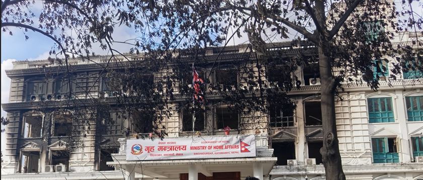गृहमन्त्री अर्यालको निर्देशन : तोडफोड र आगजनी गर्नेहरूलाई कारबाही अघि नबढाउनू
