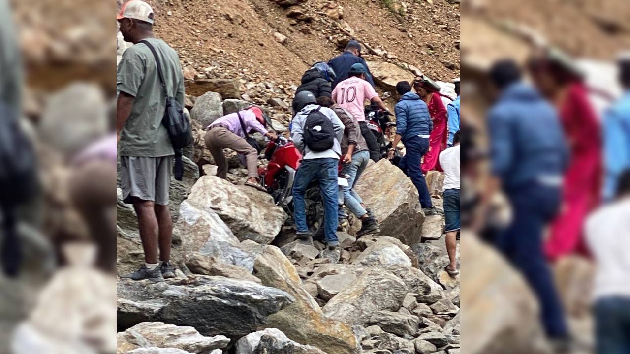 कर्णाली राजमार्ग अवरुद्धः १ सय ८४ मेट्रिक टनस्याउ बाटोमै कुहिने चिन्ता