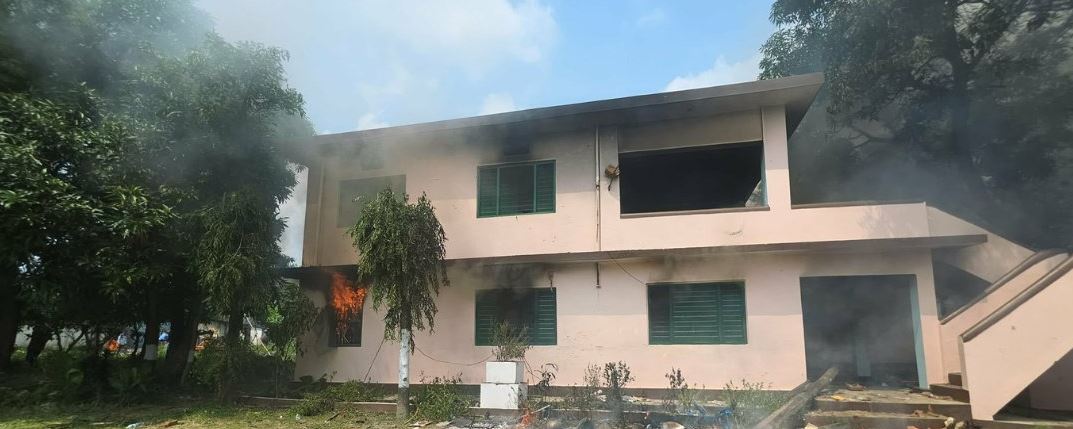 कञ्चनपुरमा रमेश लेखकको घरमा आगजनी