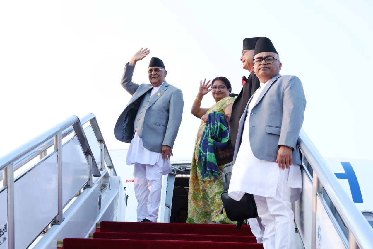 स्वदेश फर्किँदै प्रधानमन्त्री ओली