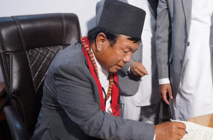 शिक्षामन्त्री पुनद्वारा पदभार ग्रहण