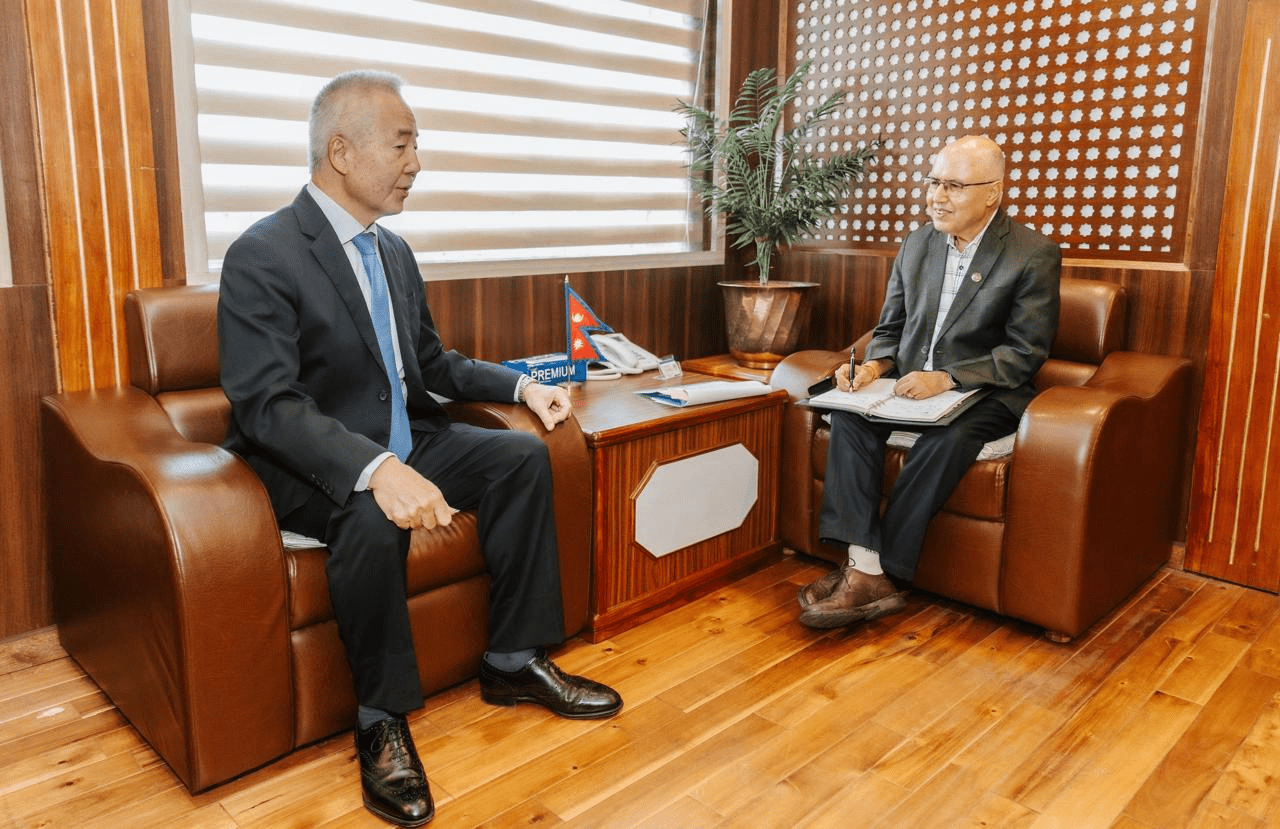 अर्थमन्त्री खनाल र जापानका राजदूतबिच भेट