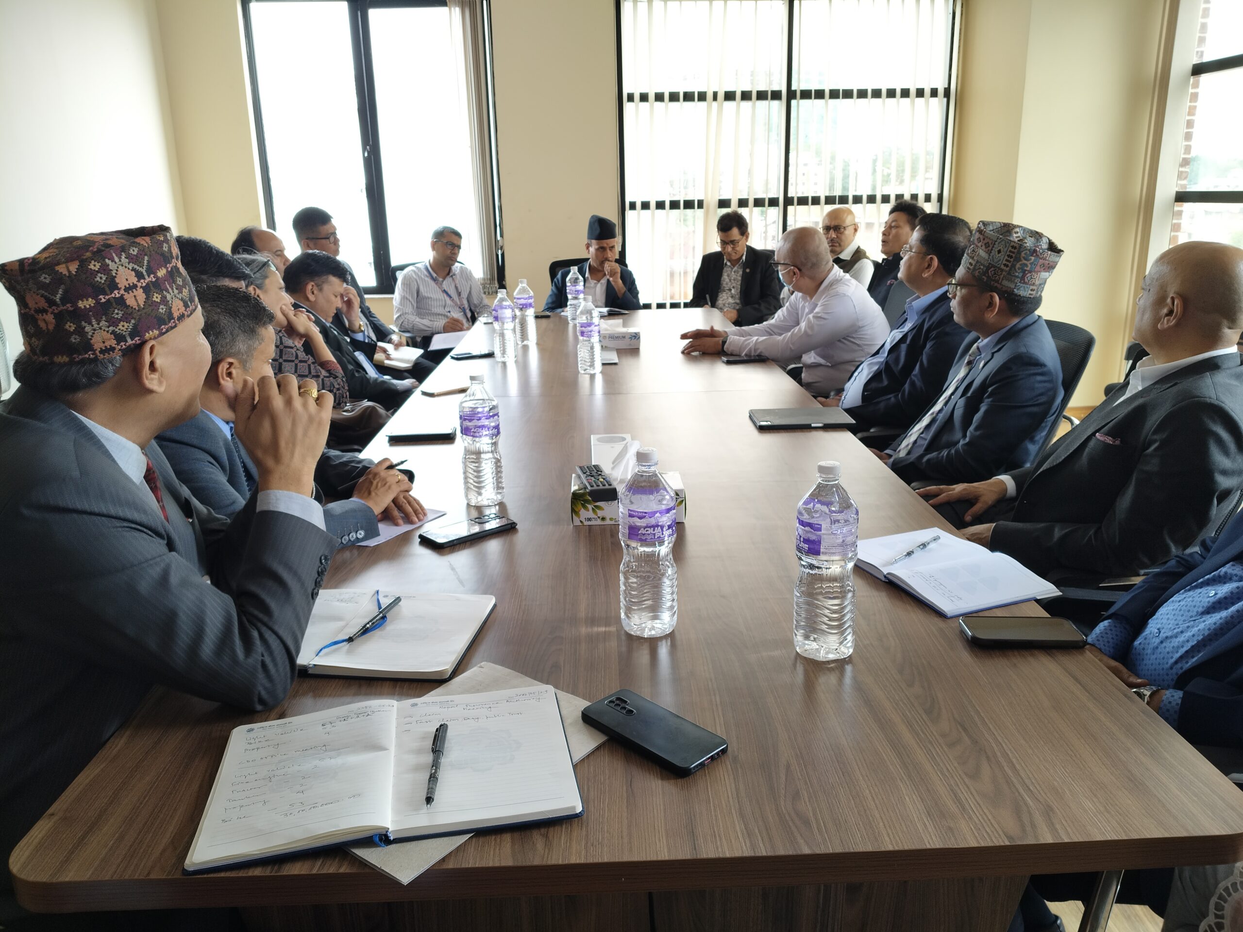 सानो दाबी रकम बीमकले तत्कालै भुक्तानी गर्ने, ठुलो दाबी  पुनर्बीमकले पेश्की रकम दिइ तरलता व्यवस्थापनमा  सहजीकरण गर्नु पर्ने