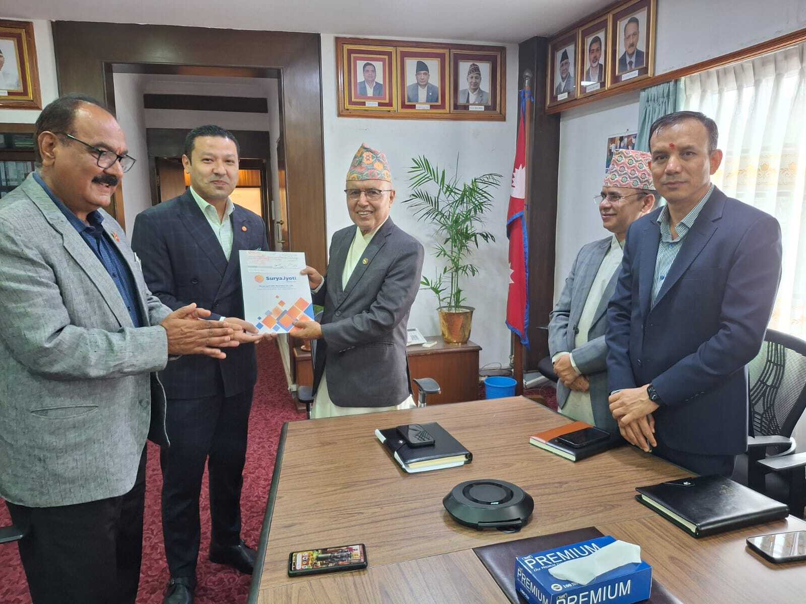 सूर्यज्योति लाइफ इन्स्योरेन्सले दियो भौतिक पूर्वाधार पुनःनिर्माण कोषमा एक करोड पचास लाख