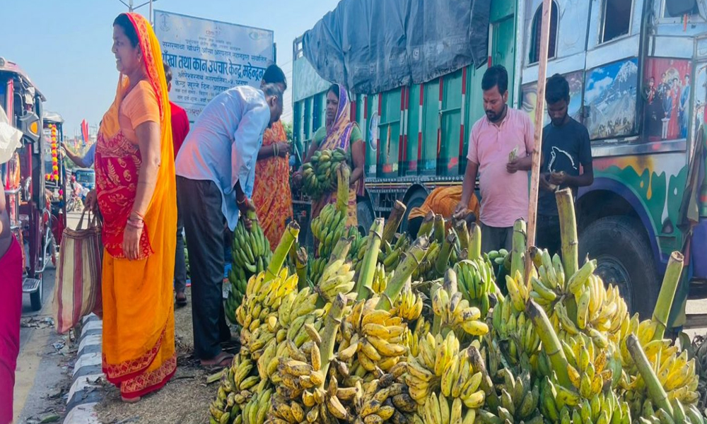 छठ पर्वले बजारमा केराको माग बढ्यो