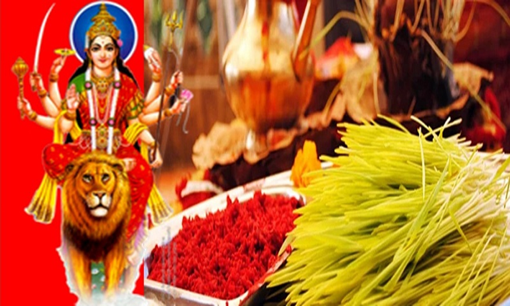 दसैँ टीकाको दोस्रो दिन, मान्यजनको हातबाट टीका–जमरा ग्रहण गरिँदै