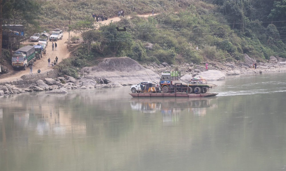 अरुण नदीको सतिघाटमा पुनःसञ्चालनमा आयो फेरी
