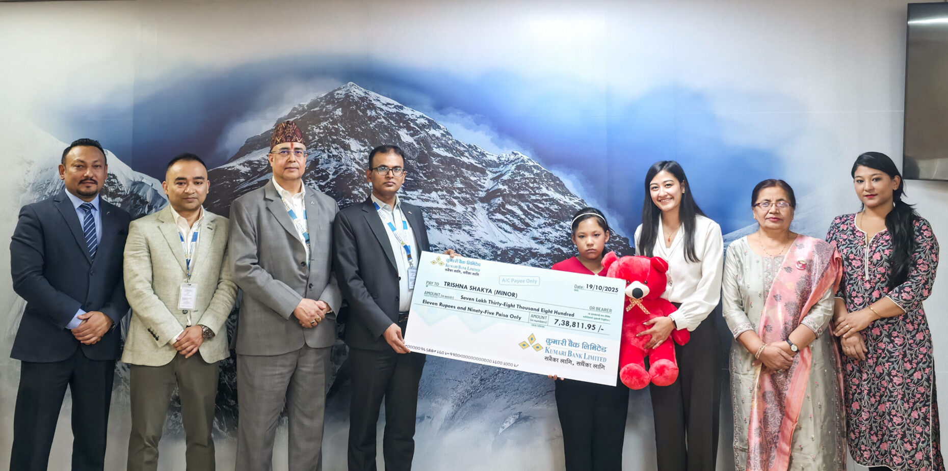 कुमारी बैंक लिमिटेडद्वारा ‘कुमारी’ तृष्णा शाक्य लाई छात्रवृत्ति रकम हस्तान्तरण