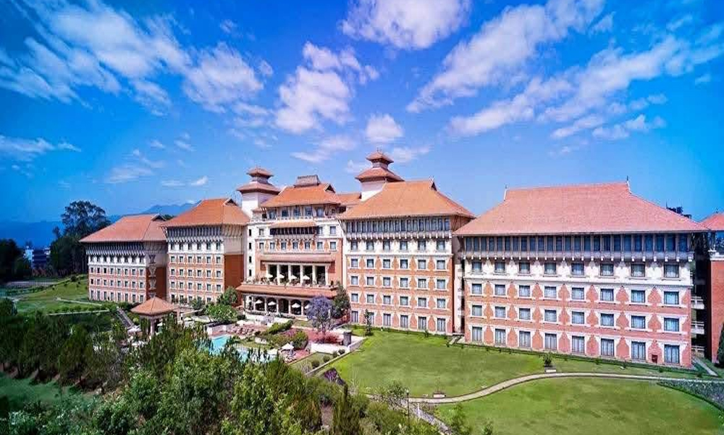 हयात होटलले सबै कर्मचारी बर्खास्त गर्ने